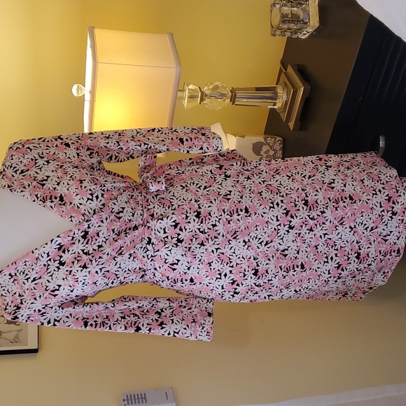 DIANE VON FURSTENBERG Wrap dress, size 10, excellent condition, dry cleaned. - Picture 12 of 13
